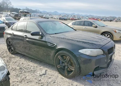 2013 BMW M5 z USA, uszkodzony, nr VIN WBSFV9C56DC772717